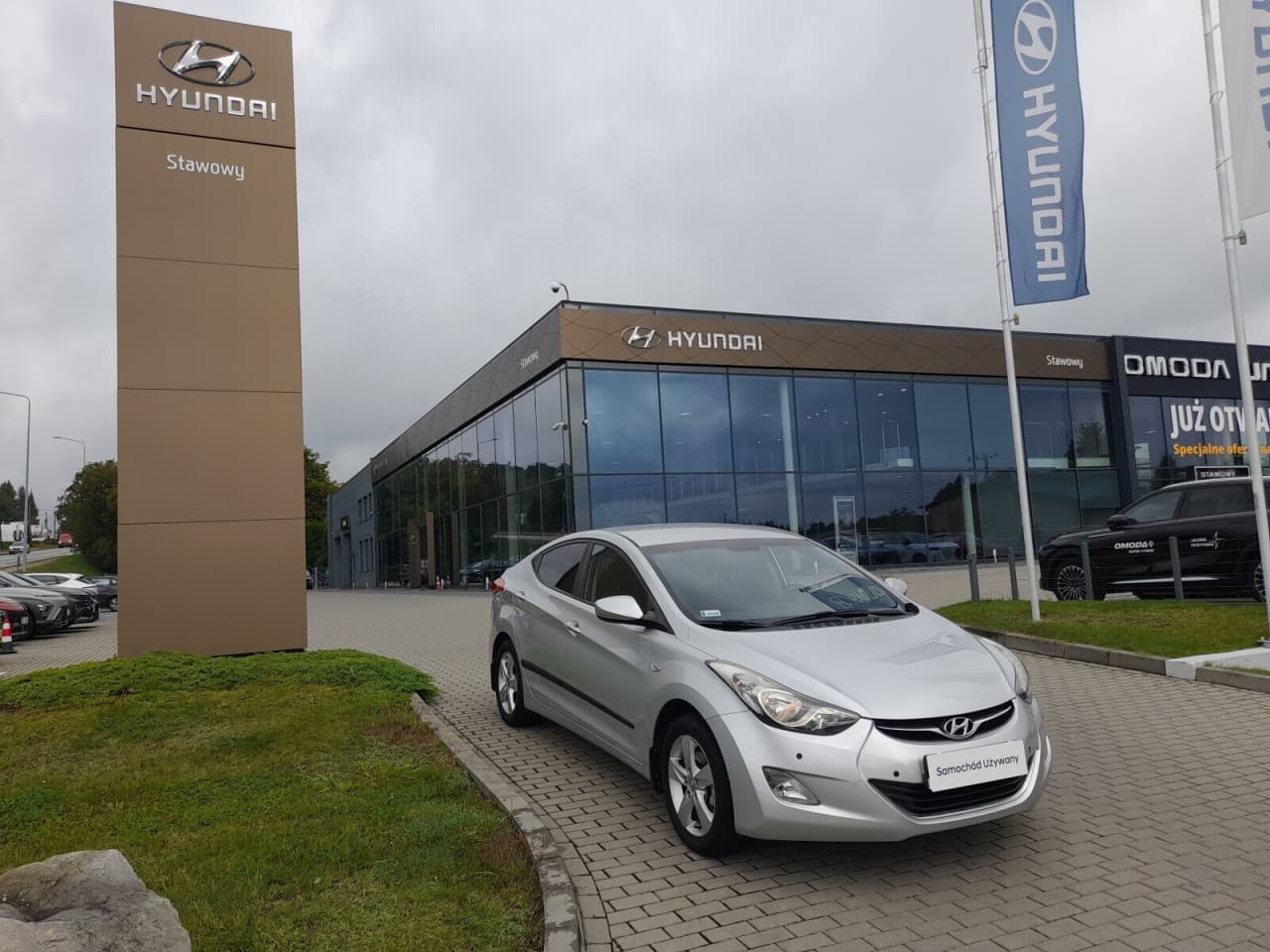 Hyundai Elantra - zdjęcie 2