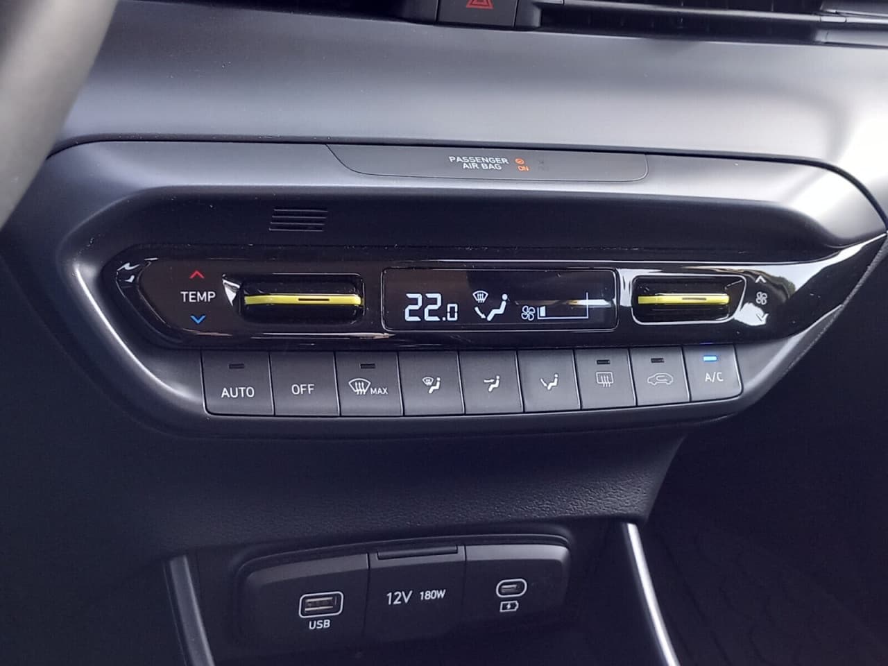 Hyundai i20 - zdjęcie 18